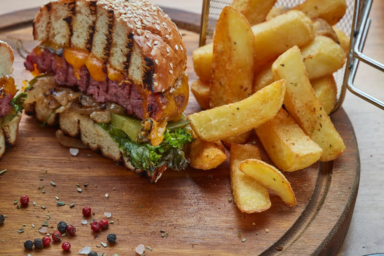 Malzwerk-Burger mit Ofenfritten